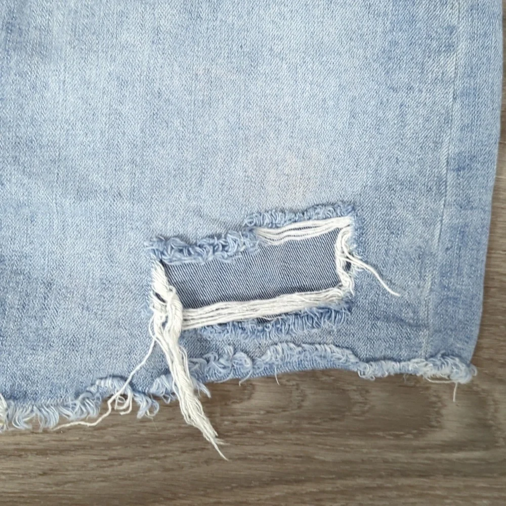 ❤️5/$25  So Denim Distressed Skirt